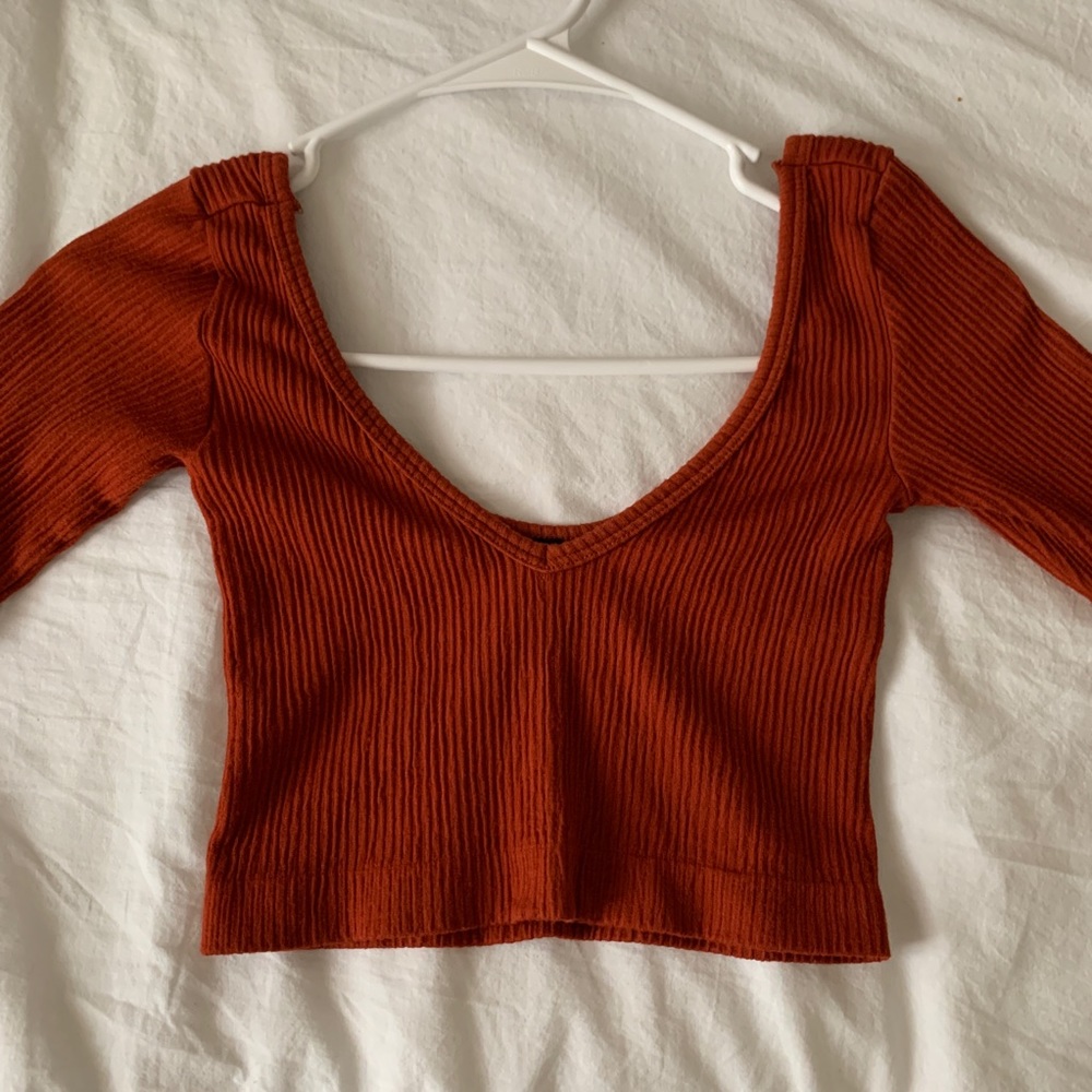 urban outfitters long sleeve crop top